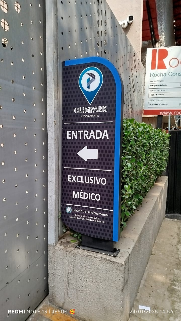 Totem externo de orientação Olimpark